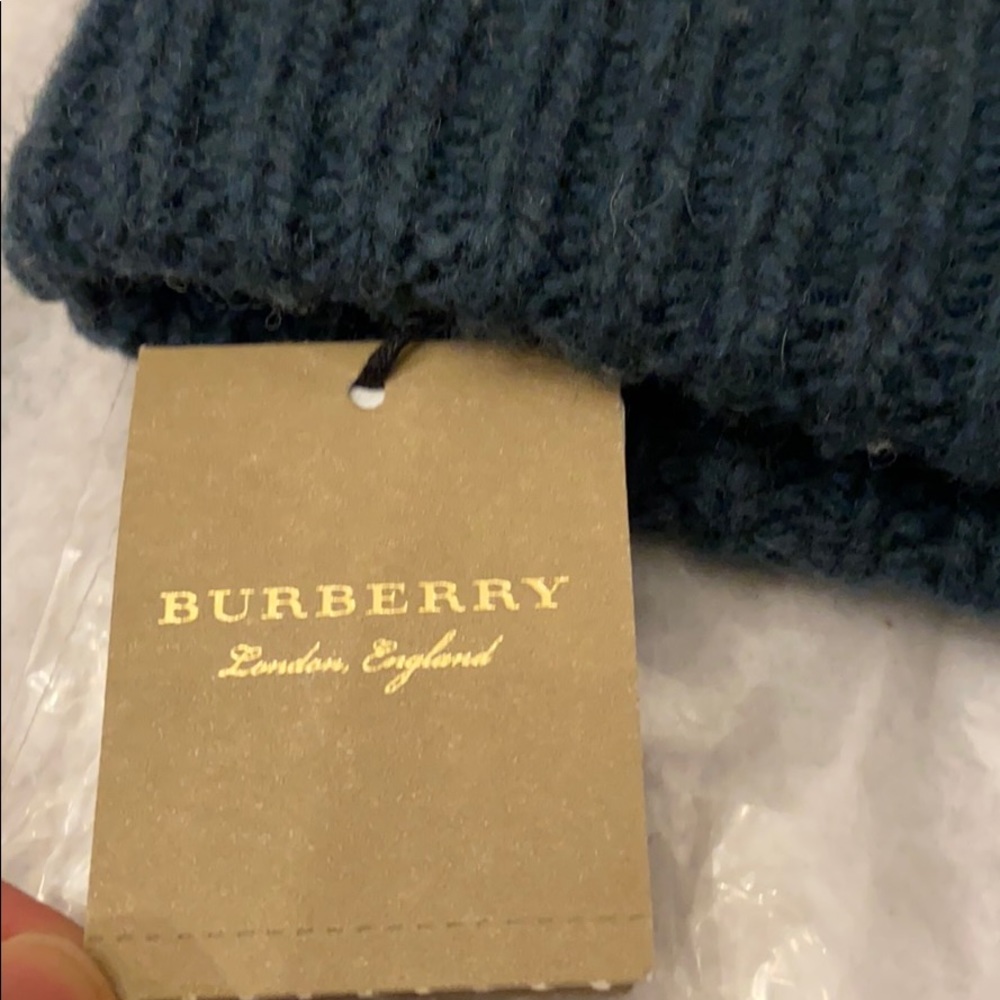 BNWT Burberry Pine Green Cashmere Knit Beanie Hat - Picture 2 of 10